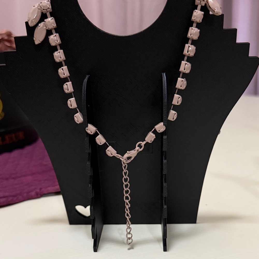 Chic Floral Statement Necklace - Picture 2 of 2